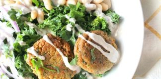 Posni falafel sa salatom od kelja Posni falafel sa salatom od kelja